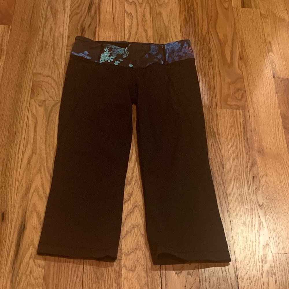Lululemon cropped groove pants